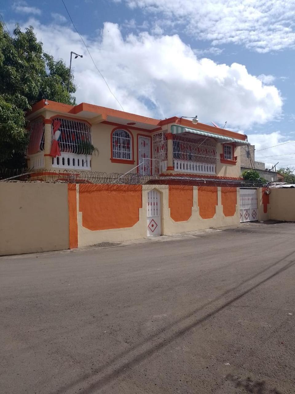 Bchome Hostal بوكا شيكا المظهر الخارجي الصورة